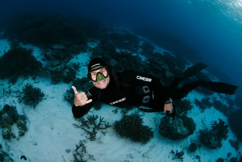 scubadivng vs free diving at Great Barrier Reef 